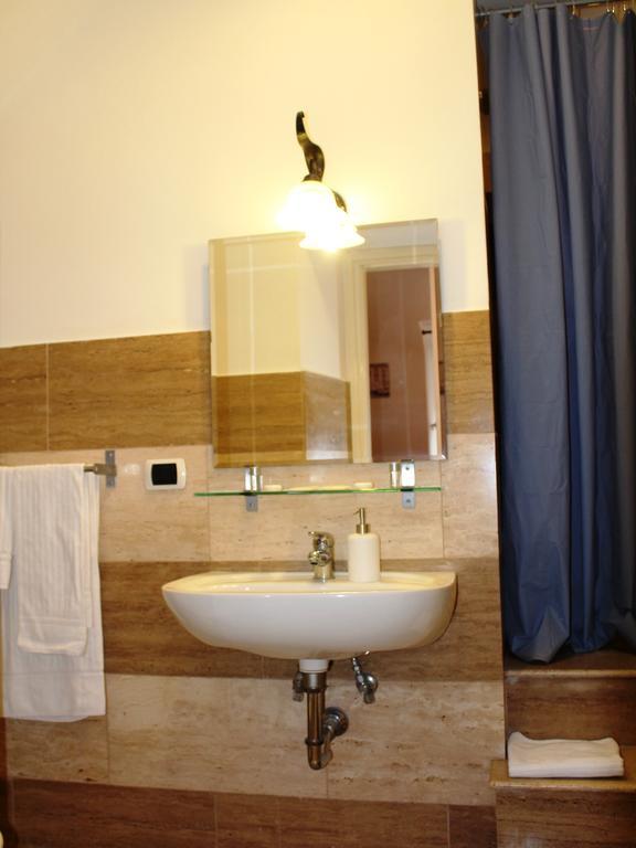 Hella Ibernesi 23 Fori Imperiali Inn, New Gestion! Roma Oda fotoğraf