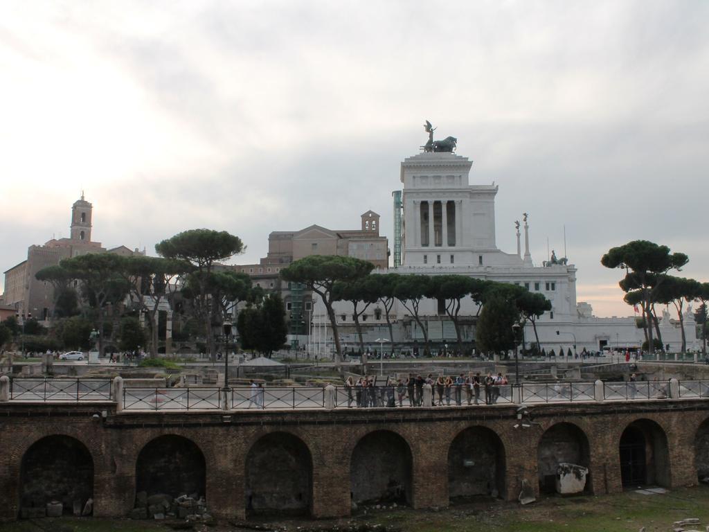 Hella Ibernesi 23 Fori Imperiali Inn, New Gestion! Roma Oda fotoğraf